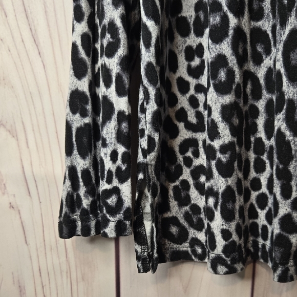 Mario Serrani Light Weight Black and Gray Animal Print Long Sleeve Tee Women XXL - Picture 3 of 6